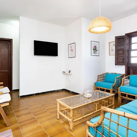 Home2book Stunning Sea Front House Holiday home