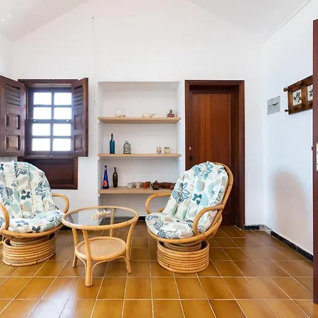 Home2book Stunning Sea Front House Holiday home