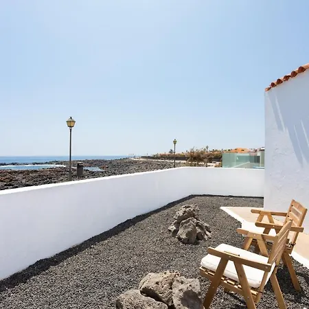 Home2book Stunning Sea Front House Holiday home *