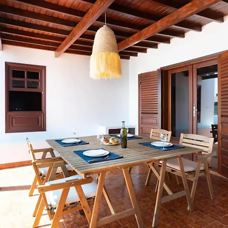 Home2book Stunning Sea Front House Holiday home